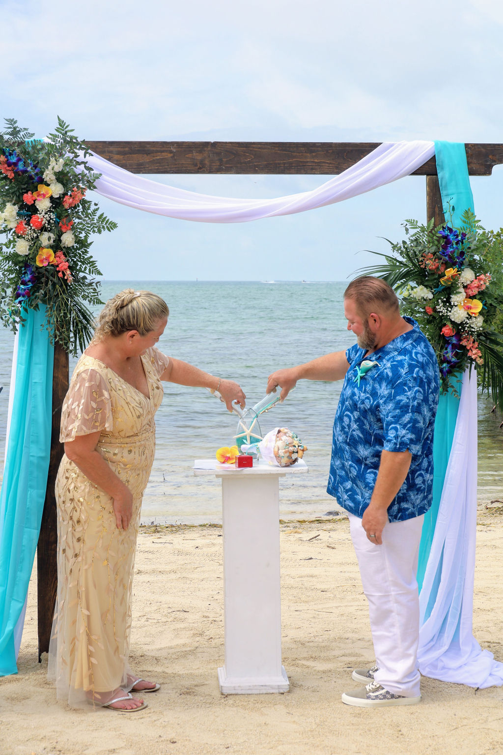 Read more about the article Real Elopement in Tropical Beach- Florida Keys Elopement