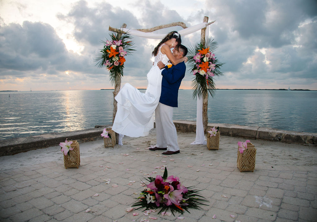Read more about the article A Sunset Elopement to Remember at Kona Kai Resort – Florida Keys Weddings