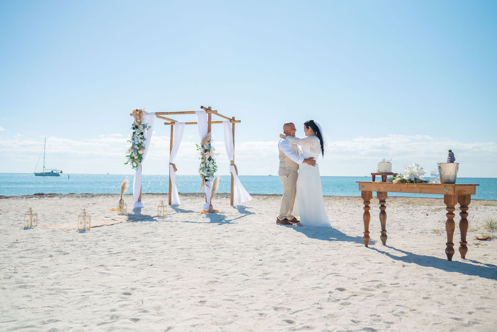 Read more about the article Florida Keys Elopement at Sombrero Beach: Idalia & Carlos’ Romantic Beach Wedding
